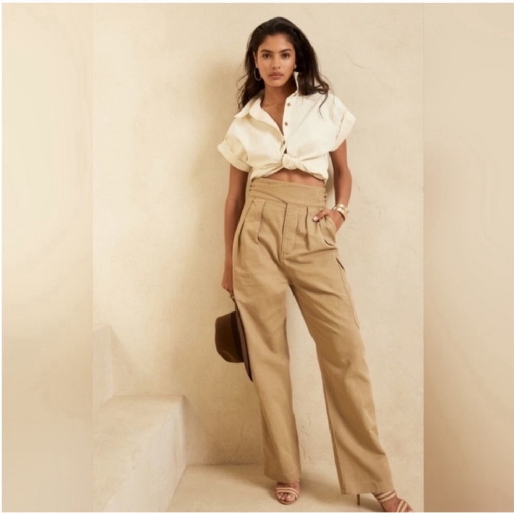 Banana Republic high Waisted paper bag cargo High Rise khaki pants Size 0